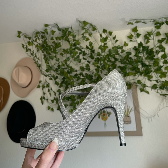 Classy Prom/Homecoming Heels - Picture 3 of 3